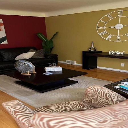 Oak Park Nice Cozy Family-Sized Home In Quiet Neighborhood מראה חיצוני תמונה