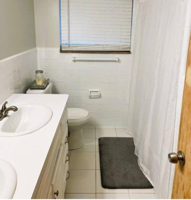 Oak Park Nice Cozy Family-Sized Home In Quiet Neighborhood מראה חיצוני תמונה
